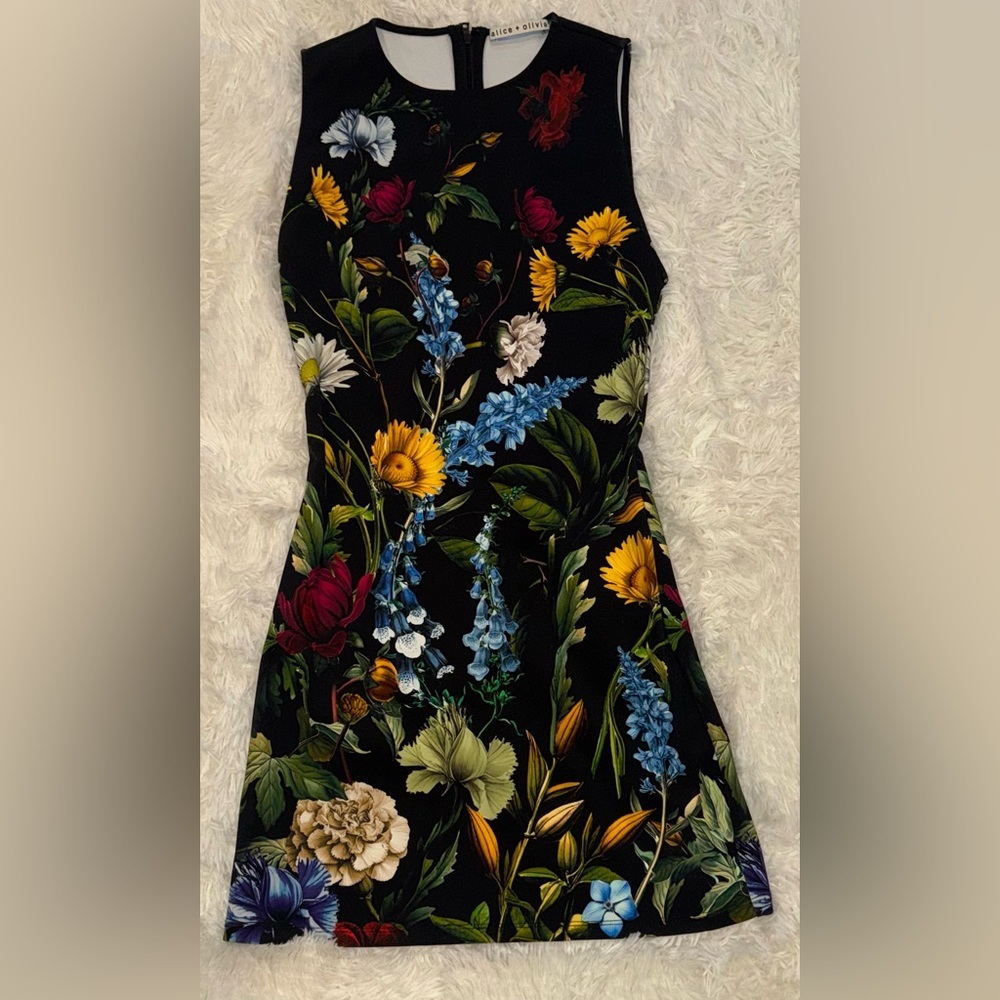 NEW Alice and Olivia Wynell Bodycon Floral Mini Dress sz 2 - Picture 3 of 8